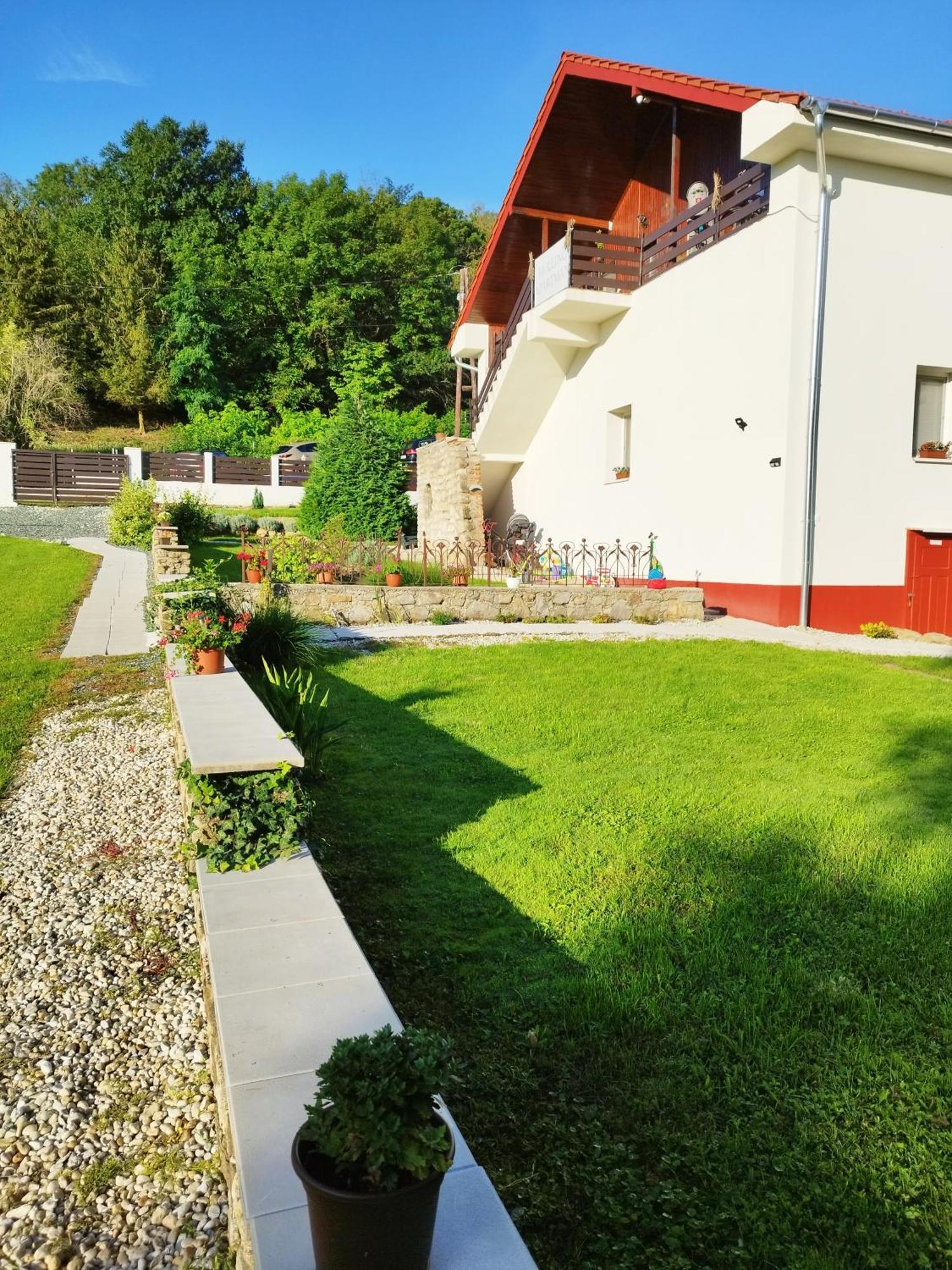 Holling Apartman Fertőboz 外观 照片